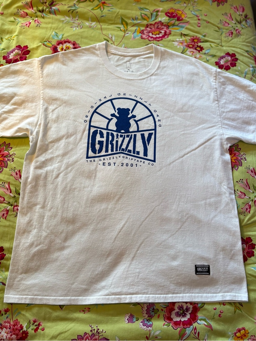 Grizzly griptape co NWOT bear logo white tee men’s XL 28x23 skater